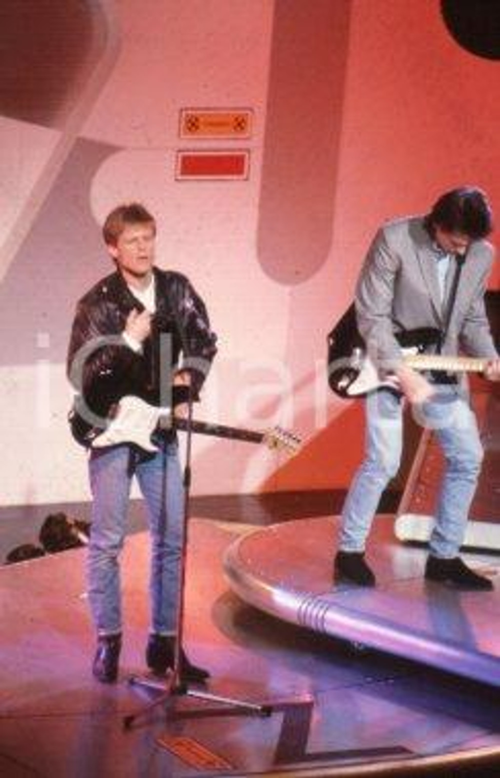 35mm vintage slide* 1995ca MUSICA Bryan ADAMS durante un'esibizione (28)