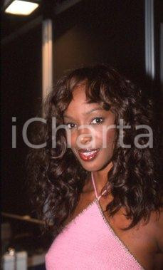 35mm vintage slide* 2000ca MILANO top model Youma DIAKITE ritratto (6) Diapositiva d'epoca, in formato 35 mm. CONDIZIONI: GOOD Tutti i diritti riservati E' severamente vietata la riproduzione.  ICharta mette in vendita, sul negozio eBay e in esclusiva sul sito "icharta" il proprio archivio composto da numerose diapositive e negativi fotografici d'epoca, tutti originali e autentici, che attraversano la storia del costume italiano tra gli la fine degli anni Sessanta e Novanta.Si tratta di uno sguardo inedito sull'attualit&agrave;, la politica, la vita quotidiana, il gossip e la cultura, che fotografa il cambiamento della nazione in quest'ultimo scorcio del XX secolo. Un'occasione unica per il mercato del collezionismo, che vede finalmente disponibile un archivio eccezionale per vastit&agrave;, tematiche e condizioni, in un settore (il negativo fotografico e la diapositiva) di assoluta novit&agrave; e dalle interessanti prospettive di investimento.  CONDIZIONI:GOOD/buono originale e autentica 1