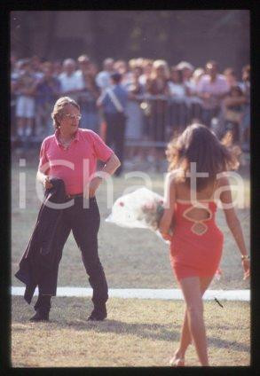 35mm vintage slide* 1990 ca ITALY - COSTUME Alain DELON saluta i fans (14)