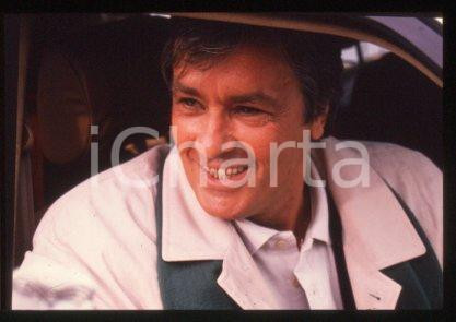 35mm vintage slide* 1989 CANNES Alain DELON ritratto in auto saluta i fans (15)
