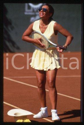35mm vintage slide* 1987 MARBELLA SPAIN Shirley BASSEY during a tennis match 20