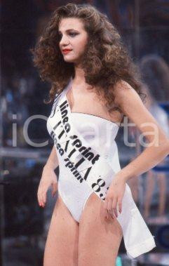 35mm vintage slide* 1983 MISS ITALIA Raffaella BARACCHI (2)