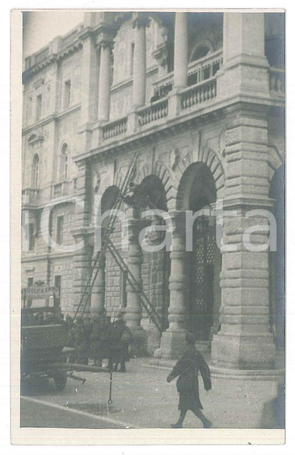 1918 TRIESTE ITALIANA Abbattimento aquila bicipite da Palazzo della Luogotenenza