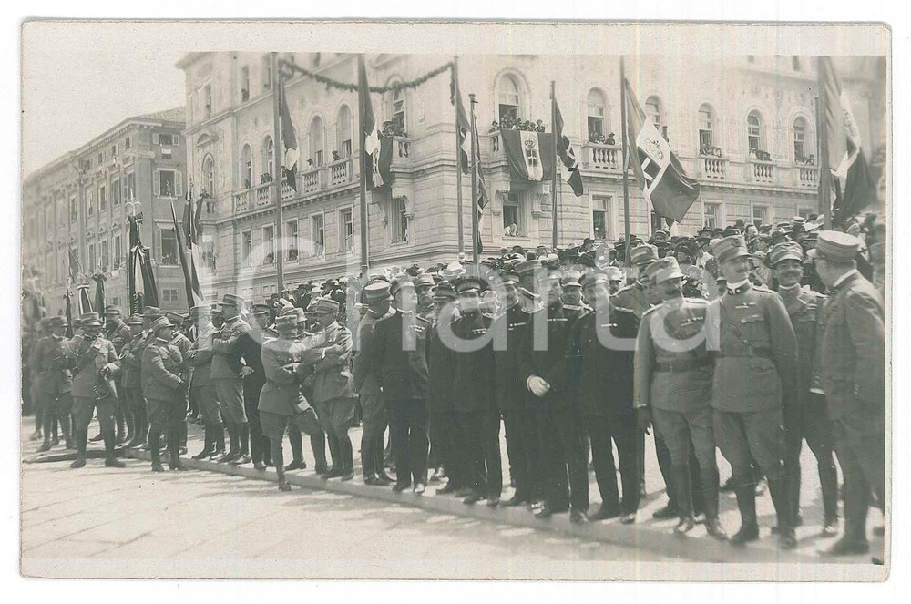 11 Novembre 1918 TRIESTE ITALIANA Ufficiali alla rivista - Piazza Unità d'Italia