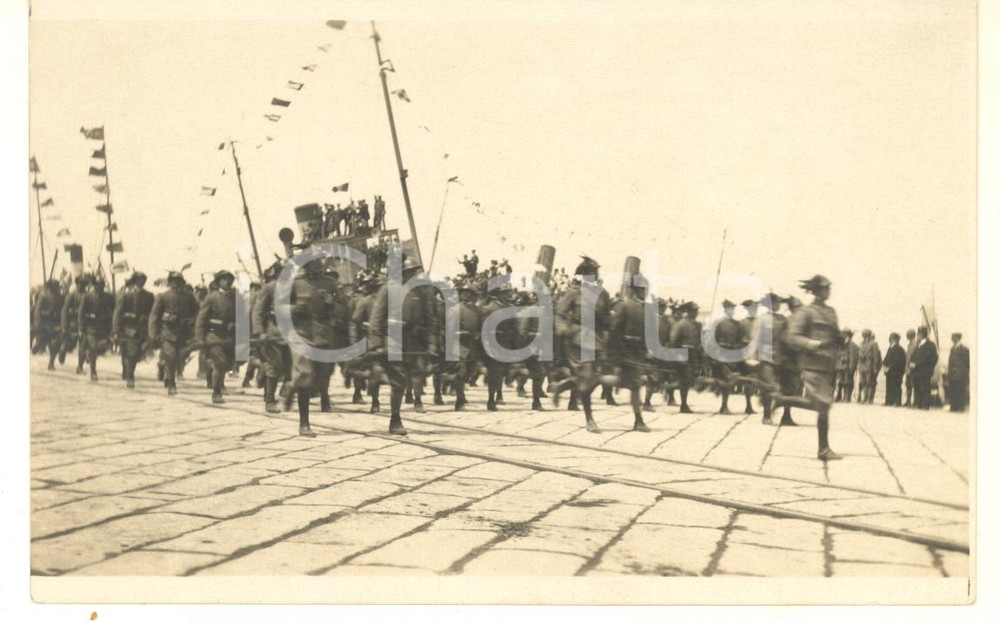 11 Novembre 1918 TRIESTE Corsa dei Bersaglieri per Vittorio Emanuele III *Foto