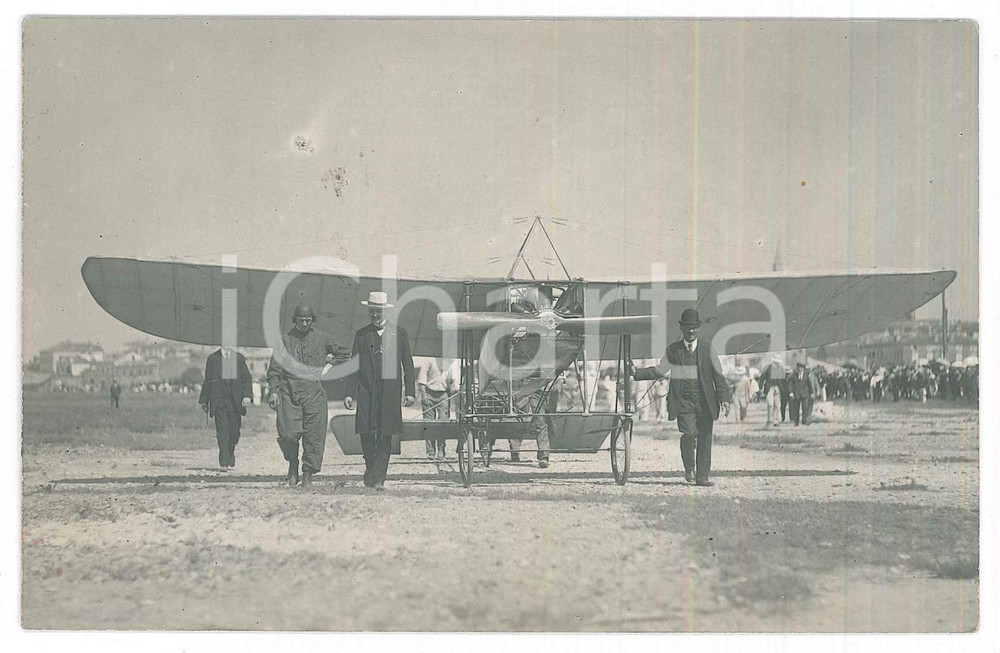 1910 ca TRIESTE - AVIAZIONE - Aviatore con aereo - Manifestazione - Foto PADOVAN