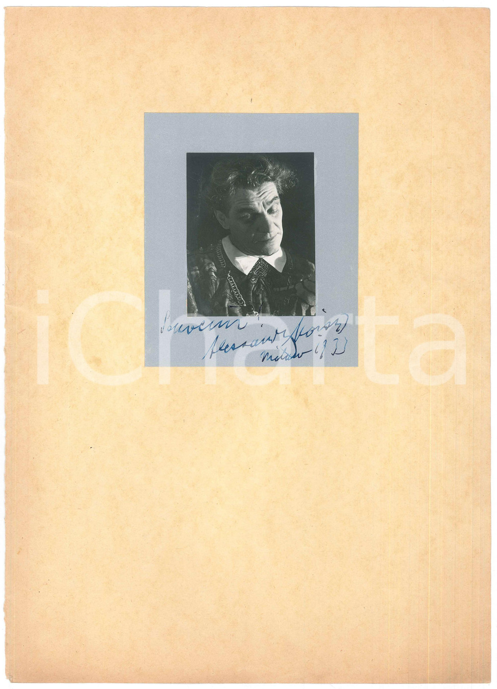 1933 MILANO Attore Alessandro MOISSI - Foto con AUTOGRAFO 25x35 cm  Fotografia originale d'epoca, che ritrae l'attore Alessandro Moissi (noto anche come Alexander Moissi o Aleksand&euml;r Moisiu), montata su cartoncino.Dedica autografa.  GOOD/buono  Formato: 25x35 cm originale e autentica 1