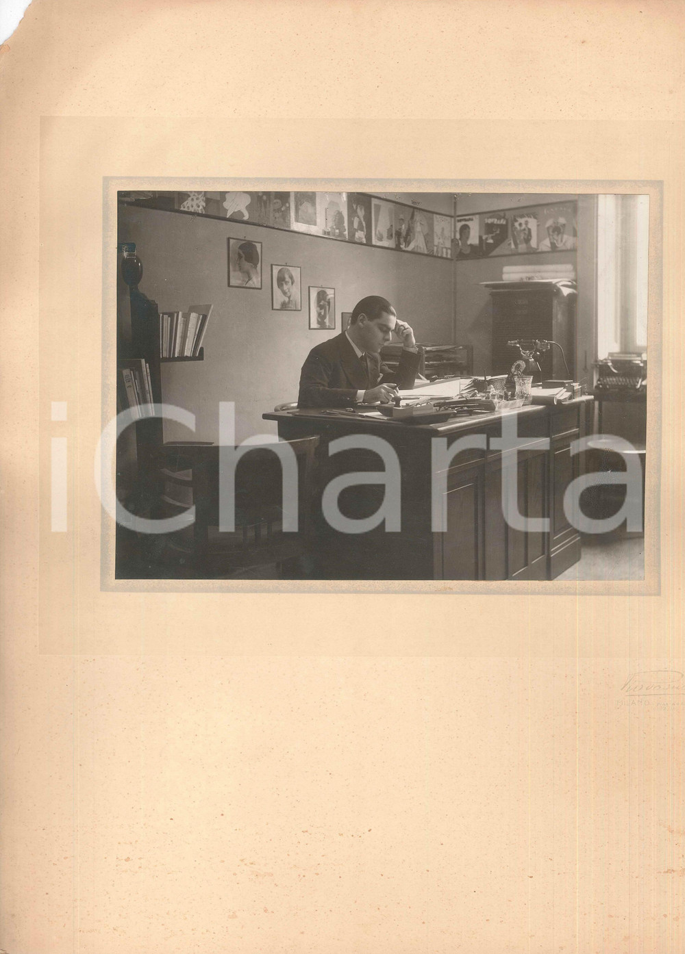 1930 ca MILANO Nino Vito CAVALLO alla sua scrivania - Foto RAVAGNAN 33x41 cm
