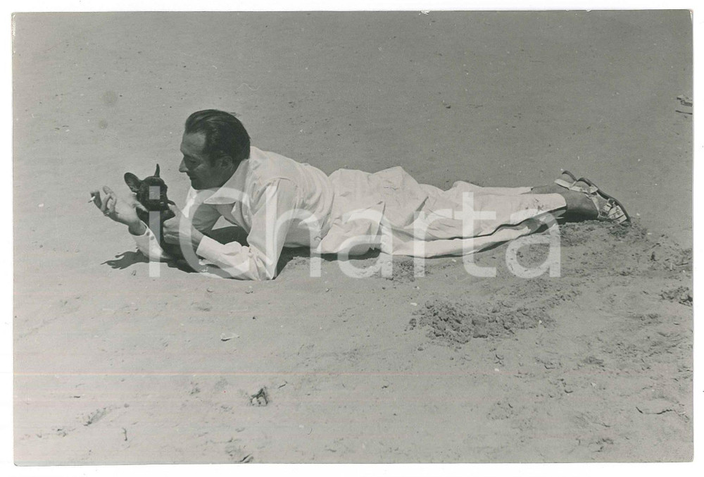 1950 ca CINEMA Attore Nerio BERNARDI in spiaggia con il suo cagnolino *Foto RARA