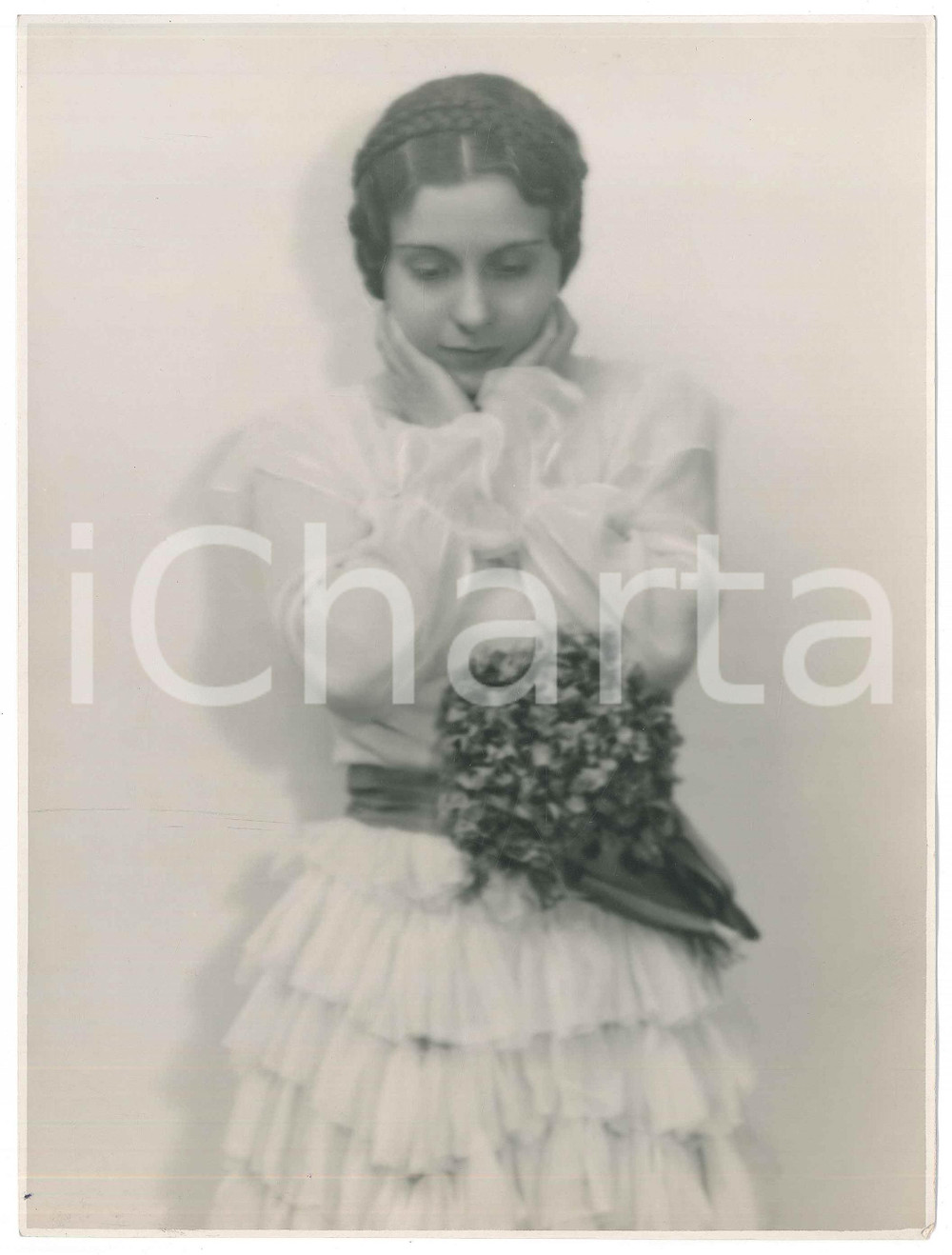 1930 ca LIVORNO Donna con mazzo di fiori - Foto artistica Bruno MINIATI 17x23