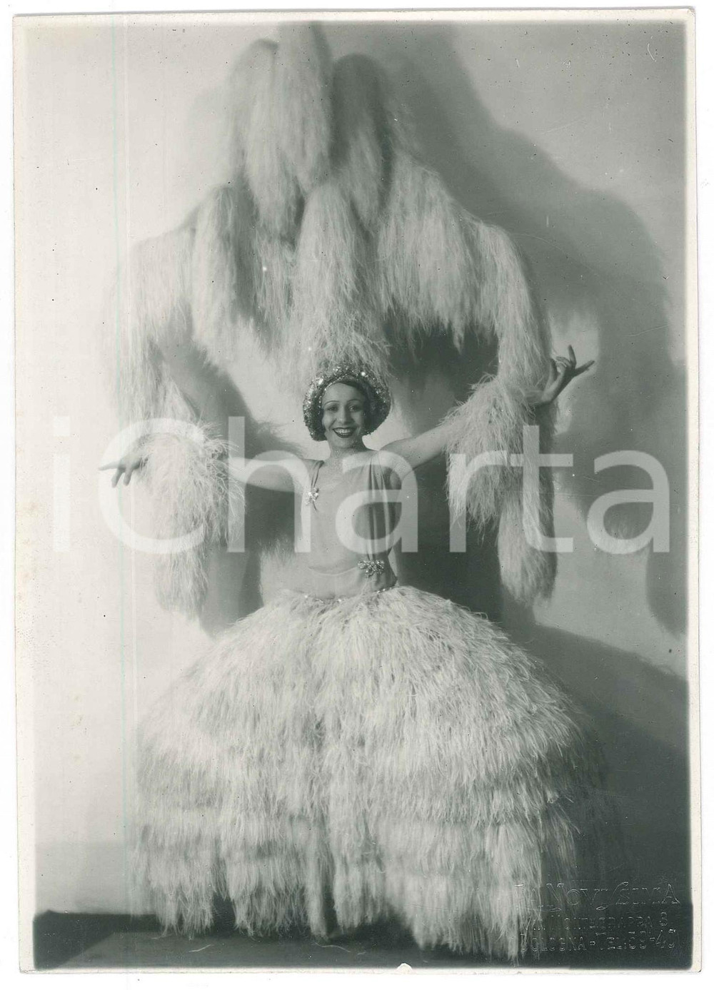 1925 ca BOLOGNA TEATRO Ballerina di rivista in abito a piume *Foto 12x17 cm