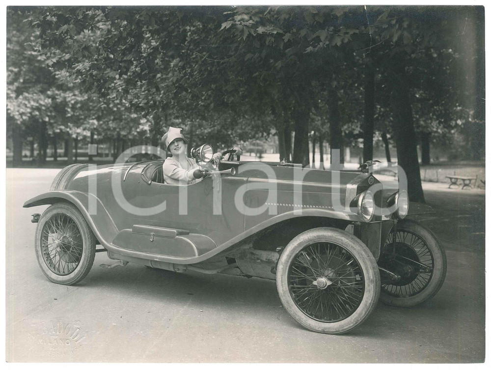 1925 ca MILANO Parco Sempione - Donna in automobile - Ritratto *Foto A. BADODI
