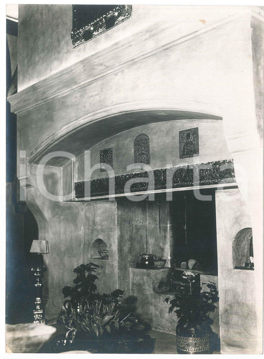 1930 ca Fireplace in the bedroom of Queen Marie of ROMANIA - Photo Eva BARRETT