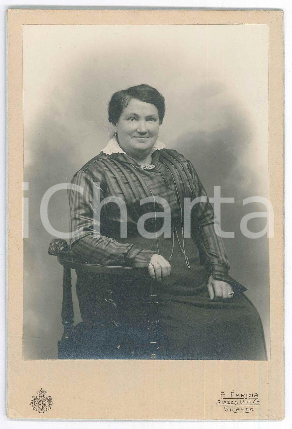 1910 ca VICENZA Ritratto di donna seduta - Foto F. FARINA 11x17 cm