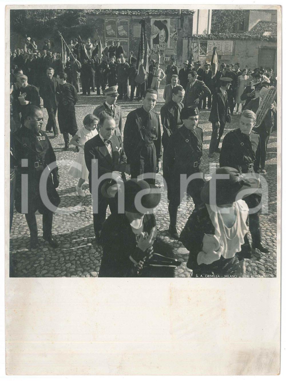 1935 ca Area COMO - FASCISMO - Autorità e milizia PNF a un evento *Foto CRIMELLA  Fotografia originale d'epoca. CONDIZIONI:POOR/danneggiato macchie al lato inferioreFORMATO: 18x24 cm originale e autentica 1