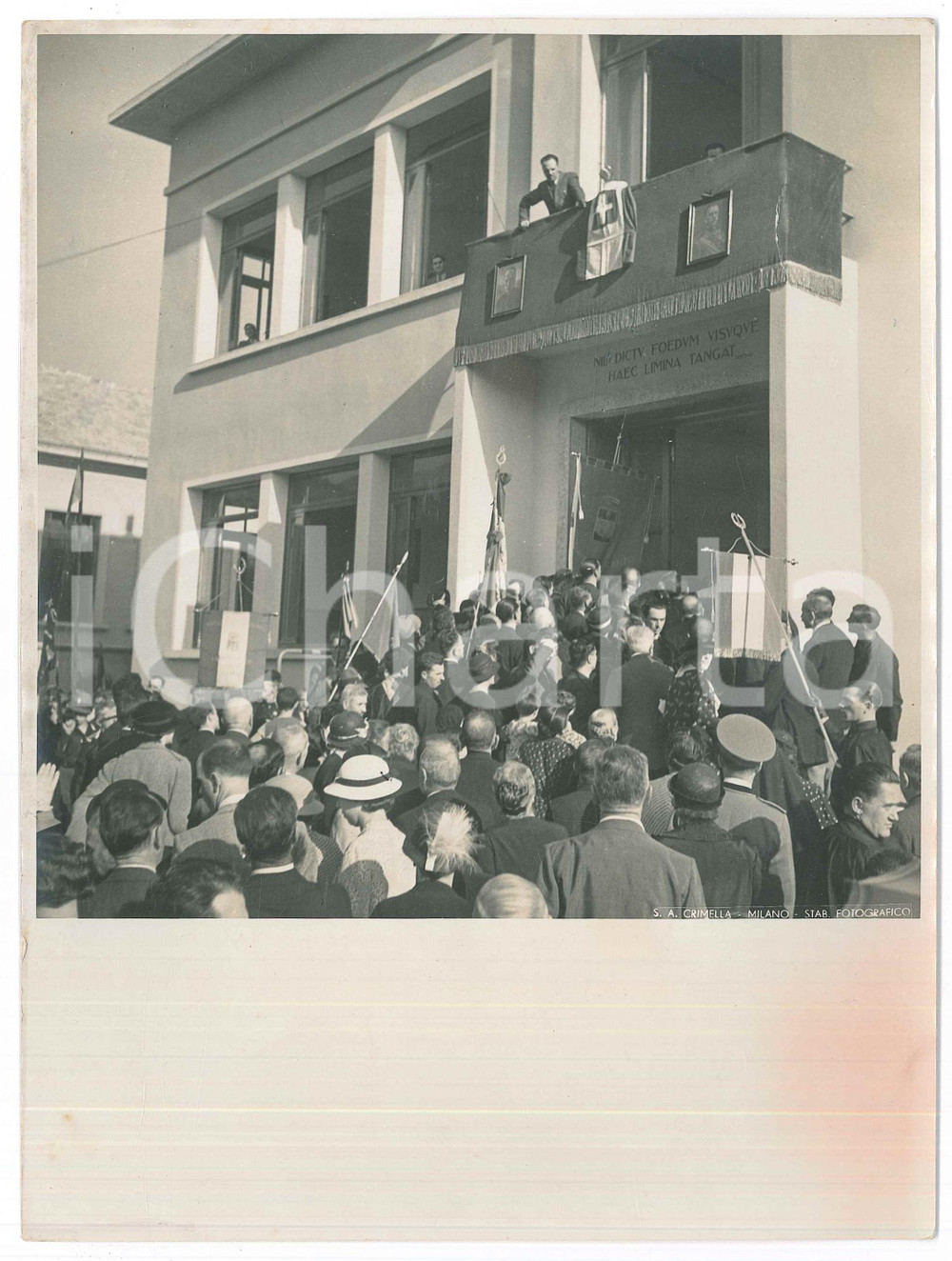 1935 ca Area di COMO - FASCISMO - Evento presso edificio pubblico *Foto CRIMELLA  Fotografia originale d'epoca. POOR/danneggiato macchia al lato inferiore Formato: 18x24 cm originale e autentica 1