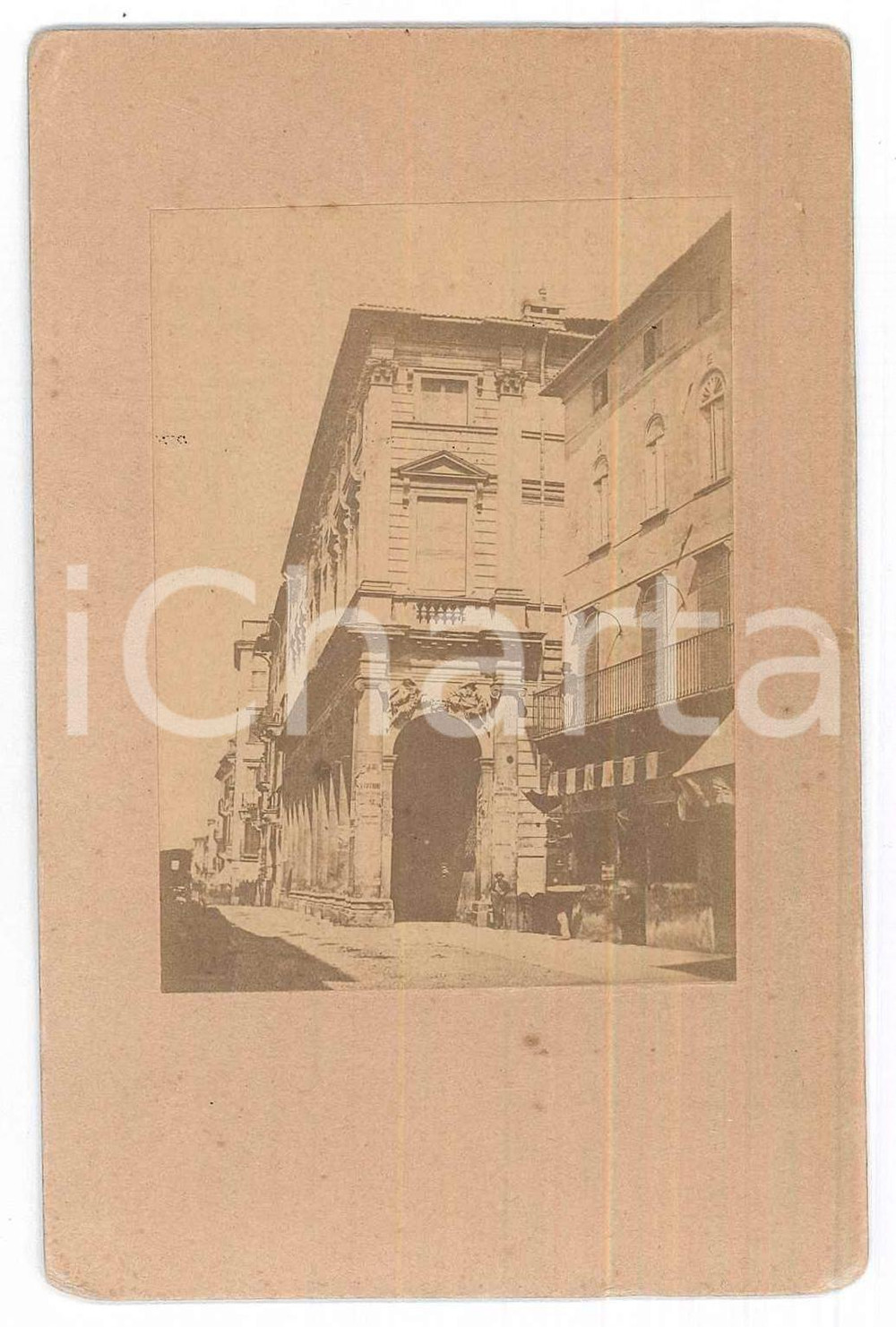 1870 ca VICENZA Corso Umberto I - Palazzo PORTO Casa BINDA Negozio ombrelli FOTO Fotografia originale d'epoca, su cartoncino morbido, con didascalia manoscritta al verso. GOOD/buono  Formato: 8x12 cm originale e autentica 1