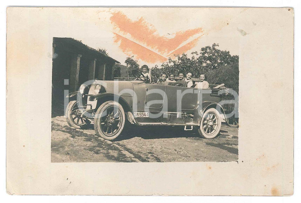 Fotografia d epoca originale 1920 ca COSTUME ITALIA Bambini in automobile  Foto anonima CURIOSA 14x9 1