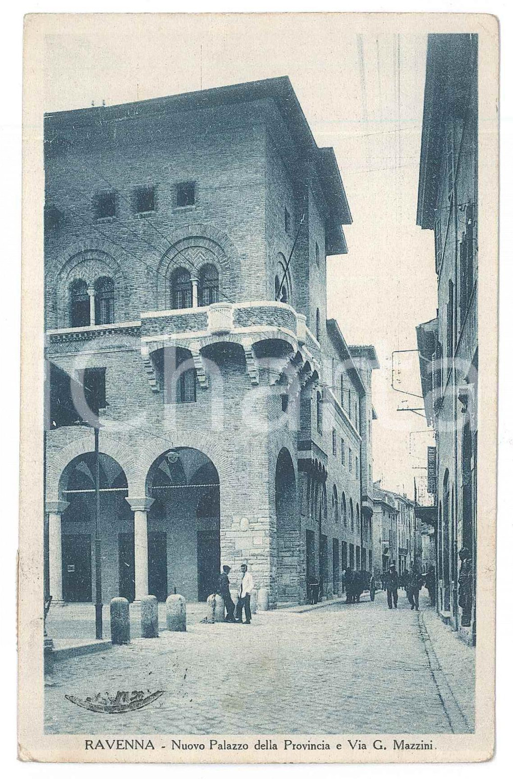 1930 RAVENNA Nuovo Palazzo della Provincia e via Mazzini - Cartolina ANIMATA  Cartolina postale d'epoca, non viaggiata.  FAIR/discreto lievi piegature angolari Formato: 9x14 cm originale e autentica 1