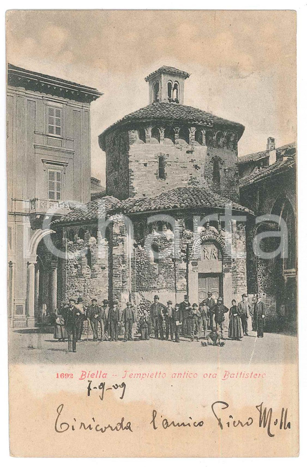 1909 BIELLA Uomini davanti al tempietto antico ora battistero - Cartolina FP VG