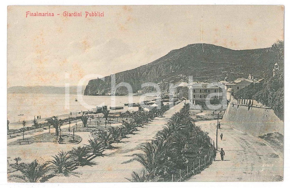 1907 FINALE MARINA (SV) Giardini pubblici - Cartolina ANIMATA FP VG Cartolina d'epoca, viaggiata.   FAIR/discreto Lievi smussature agli angoli, bruniture diffuse Formato: 13x8 cm originale e autentica 1