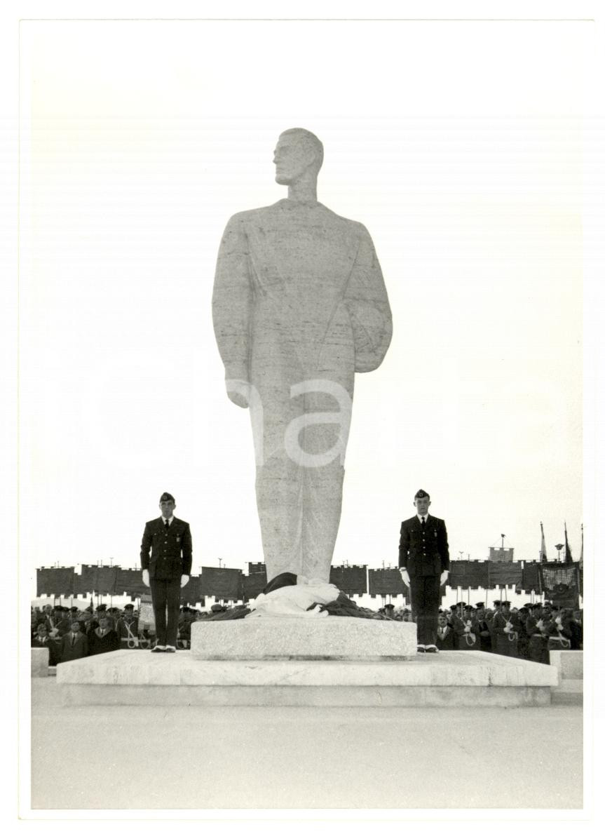 Fotografia d epoca originale 1962 GORIZIA Scoprimento monumento al DUCA D AOSTA Fotografia vintage 1