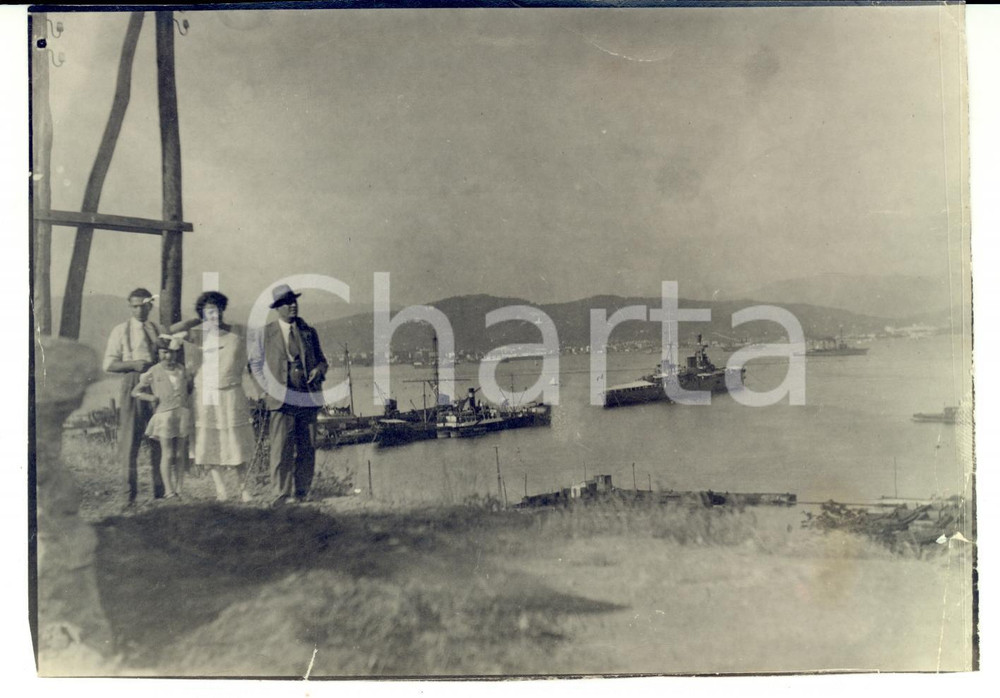 Fotografia d epoca originale 1940 ca LA SPEZIA Veduta della cittÃ  dal mare con navi da guerra Foto 1