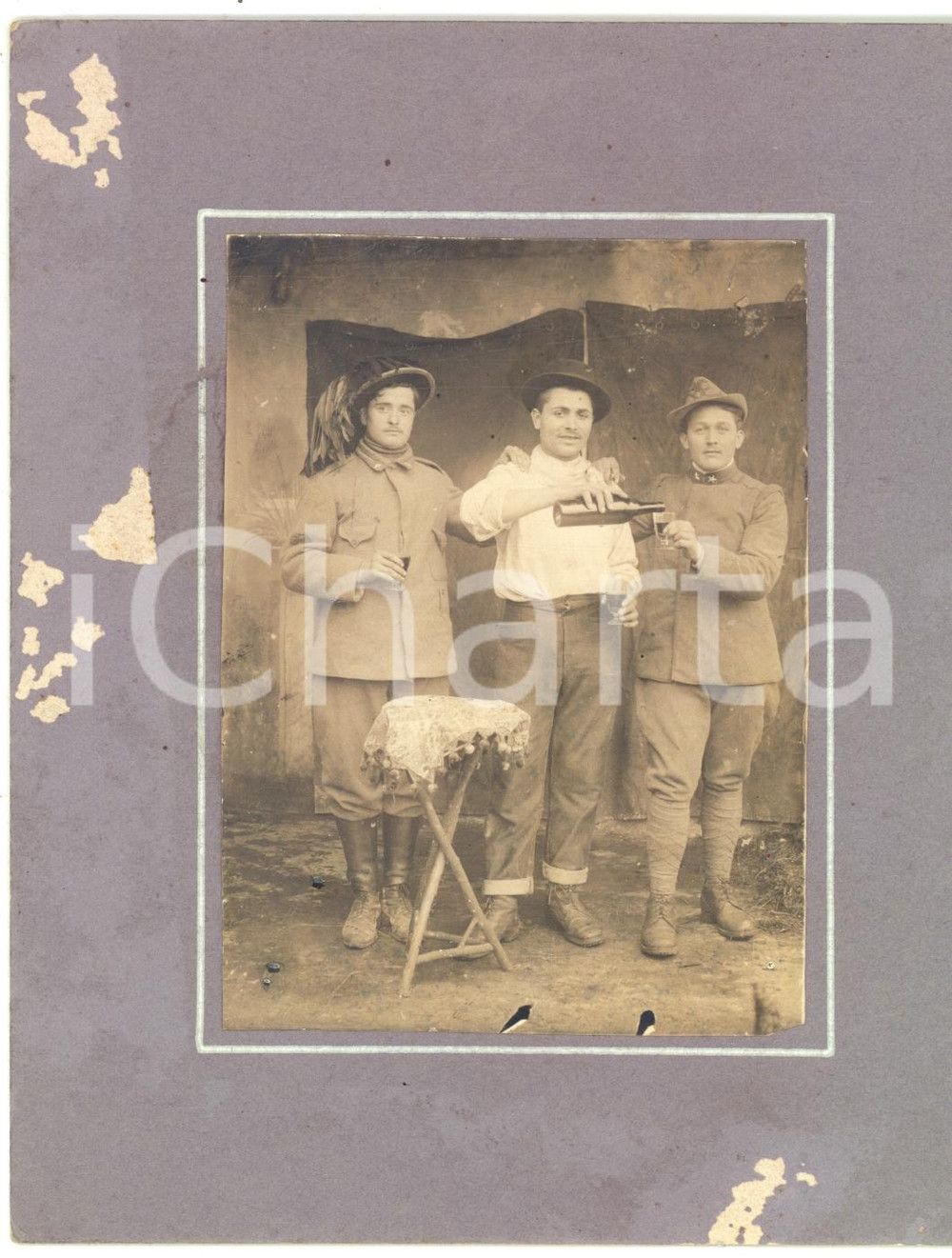 Fotografia d epoca originale 1915 ca FOGLIZZO TO Curioso brindisi tra alpino e bersagliere Foto VALLERO 1