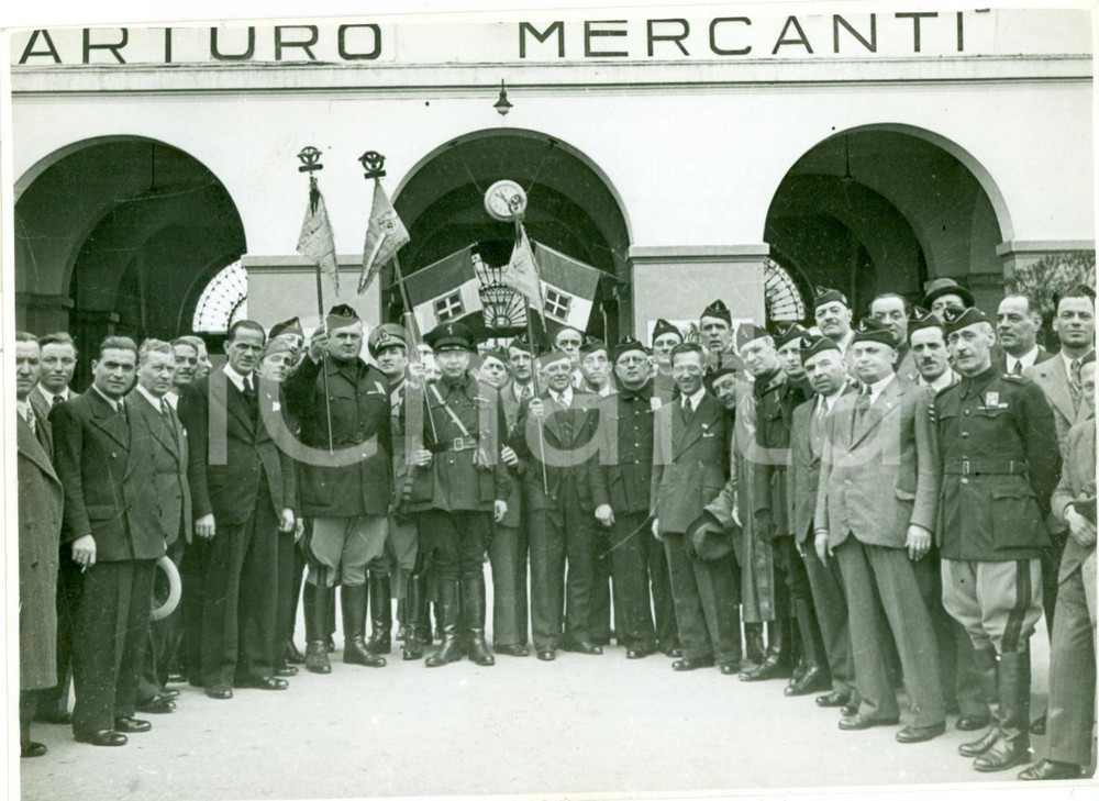Fotografia d epoca originale 1940 ca MILANO WWII Ufficiali aviazione Caserma Arturo MERCANTI Fotografia 1