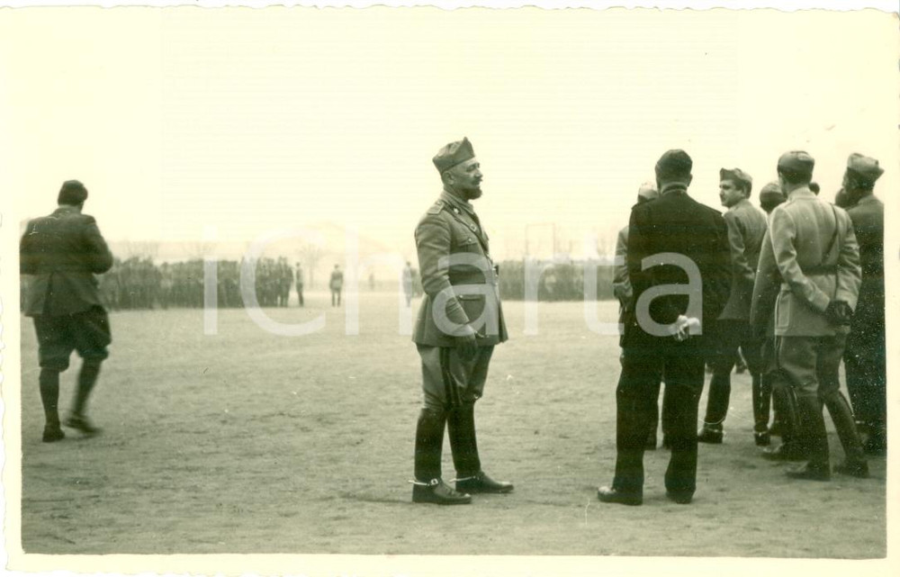 Fotografia d epoca originale 1940 ca SAN VITTORE OLONA MI WWII Reparti esercito nel campo da calcio Foto 1