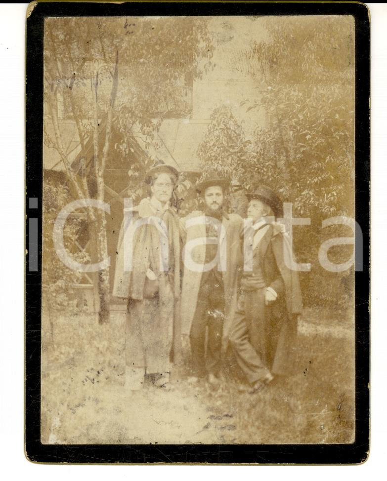 Fotografia d epoca originale 1900 INNSBRUCK AUSTRIA Tre studenti posano in giardino Foto VINTAGE 1
