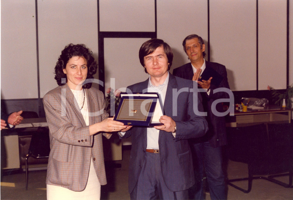 Fotografia d epoca originale 1988 MILANO III Memorial DIEGO VALLI Giornalista premiato SAN SIRO Foto 29x20 1
