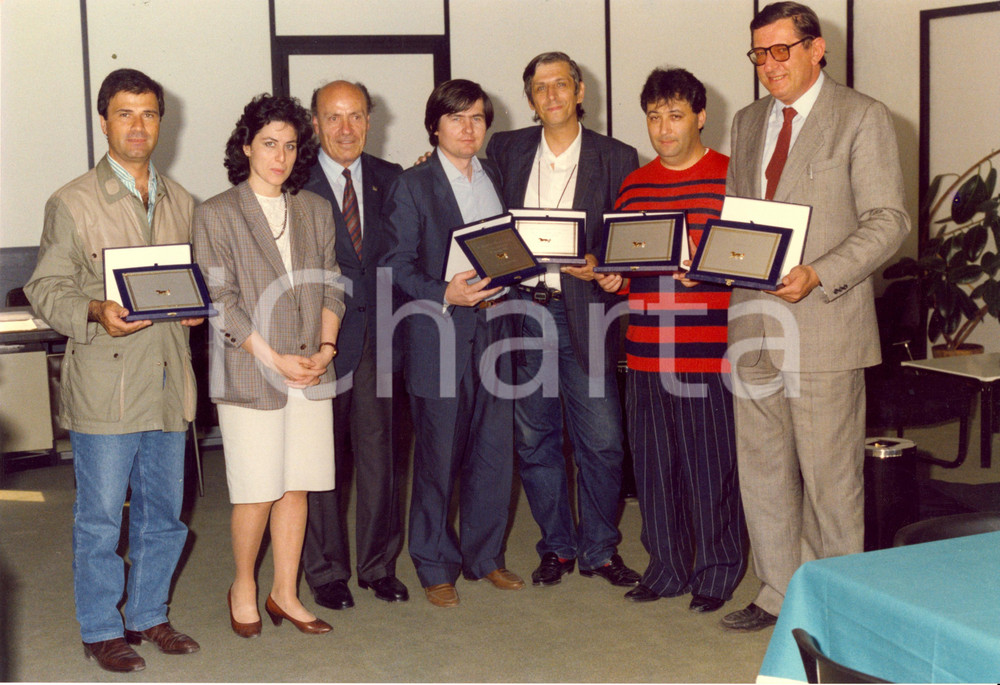 Fotografia d epoca originale 1988 MILANO III Memorial DIEGO VALLI Giornalisti premiati TROTTER SAN SIRO 29x20 1