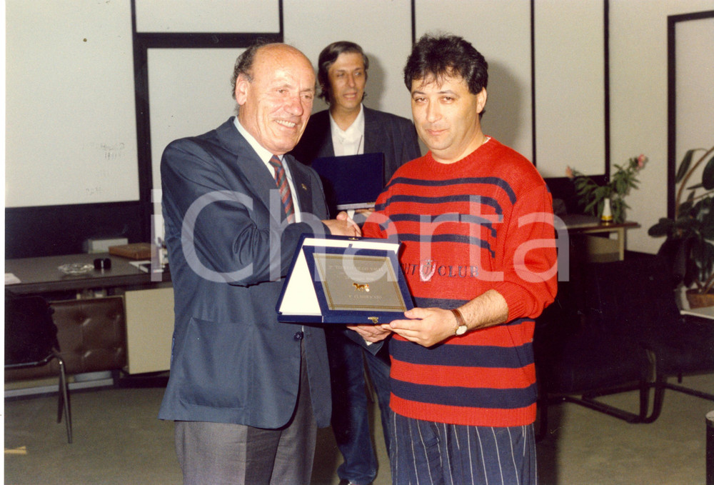 Fotografia d epoca originale 1988 MILANO III Trofeo DIEGO VALLI  SANGREGORIO Giornalista premiato SAN SIRO 1