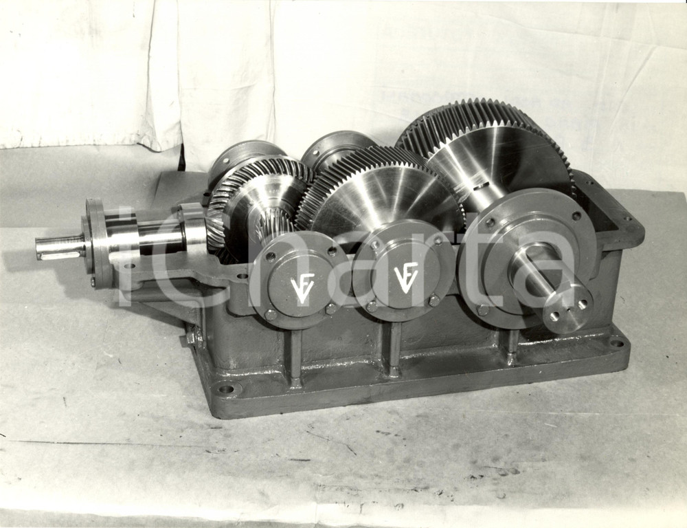 Fotografia d epoca originale 1970 ca RHO  MILANO Ditta Ing. V.FACHINI  Riduttore ad assi ortogonali FOTO 1