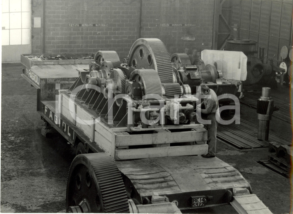 Fotografia d epoca originale 1972 RHO  MILANO Ditta Ing.V.FACHINI Molino Cemento KRUPP carrello FAGIOLI FOTO 1