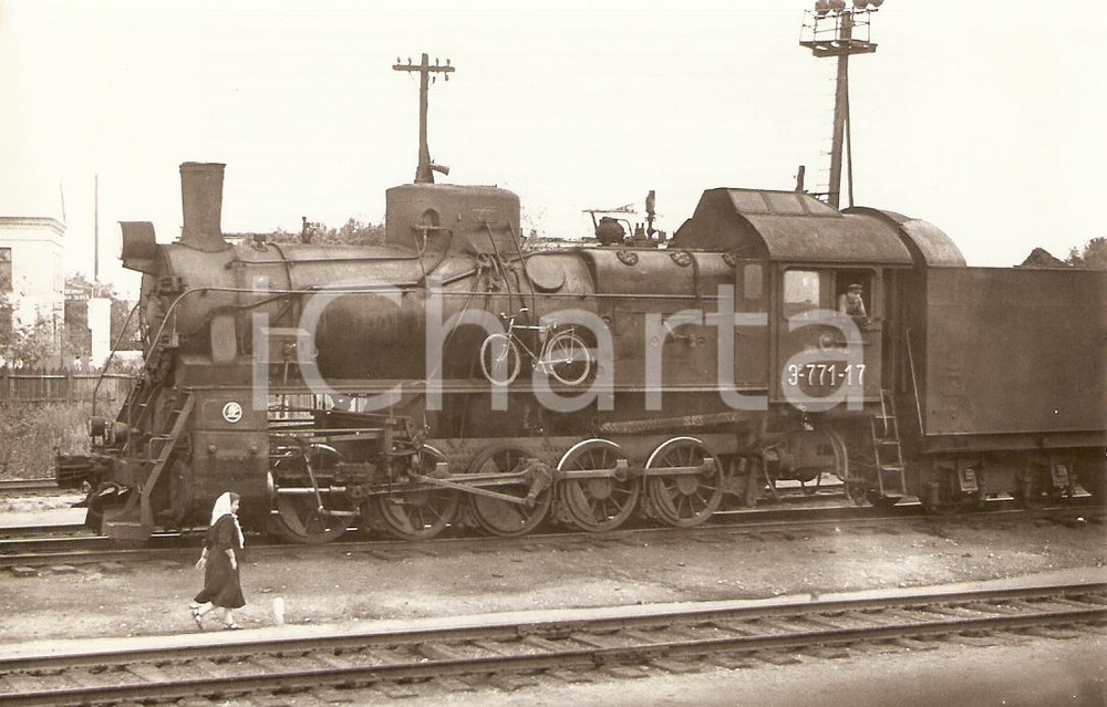 Cartolina originale da collezione 1970 ca HOMEL  BIELORUSSIA Locomotiva SU 3P 77117 con bicicletta Cartolina 1