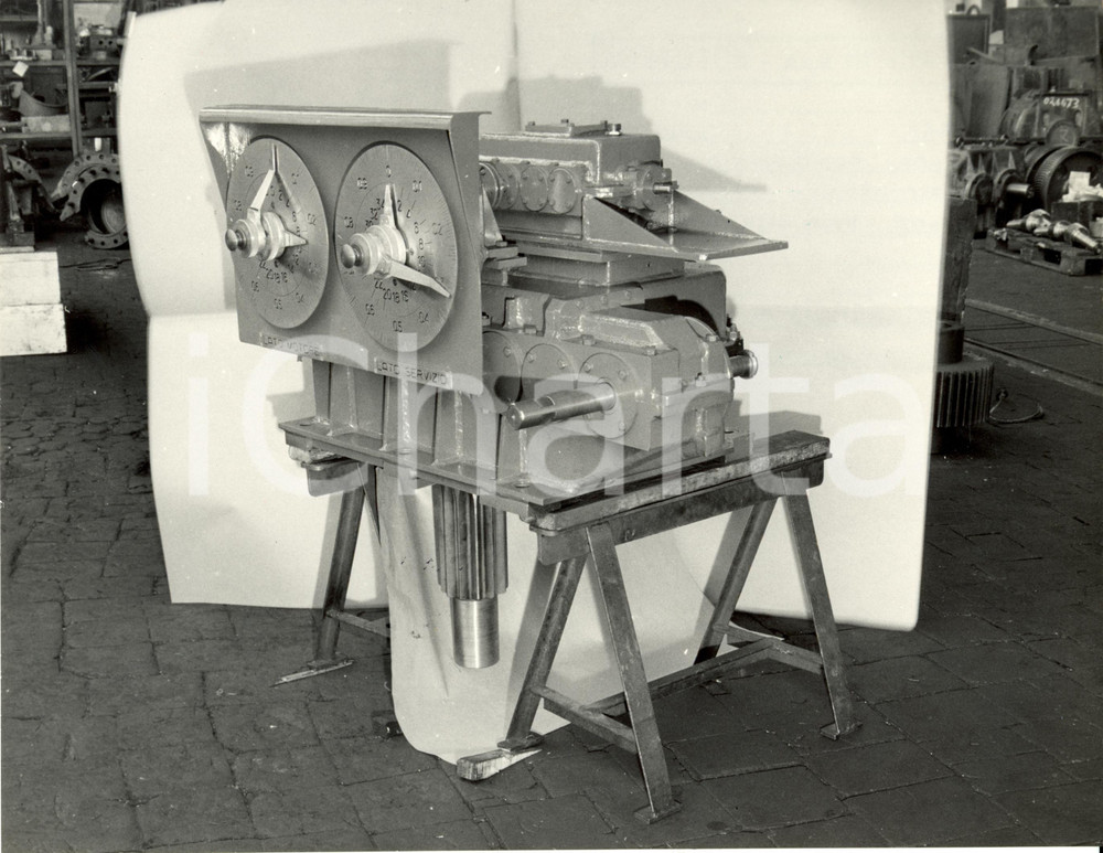 Fotografia d epoca originale 1968 RHO  MILANO Ditta Ing. V. FACHINI  Riduttore serraggio vitoni FIAT FOTO 1