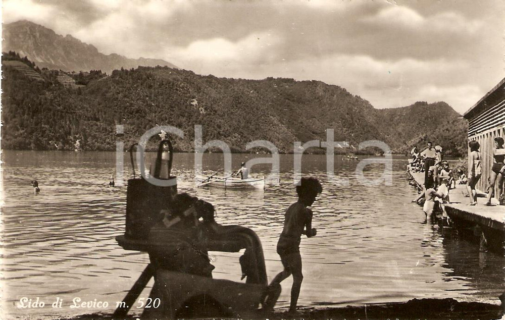 Cartolina originale da collezione 1953 LEVICO TERME TN Bambini e famiglie al LIDO Cartolina FP VG 1