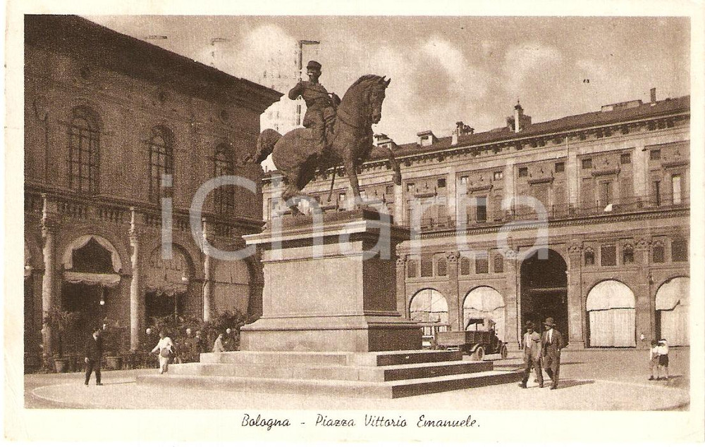 Cartolina originale da collezione 1951 BOLOGNA Piazza VITTORIO EMANUELE Cartolina ANIMATA FP VG 1