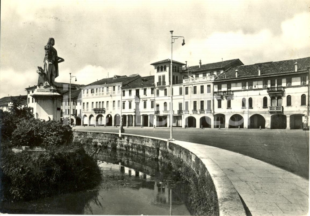 Cartolina originale da collezione 1957 CASTELFRANCO VENETO TV piazza GIORGIONE Fossa CASTELLO Cartolina FG VG 1