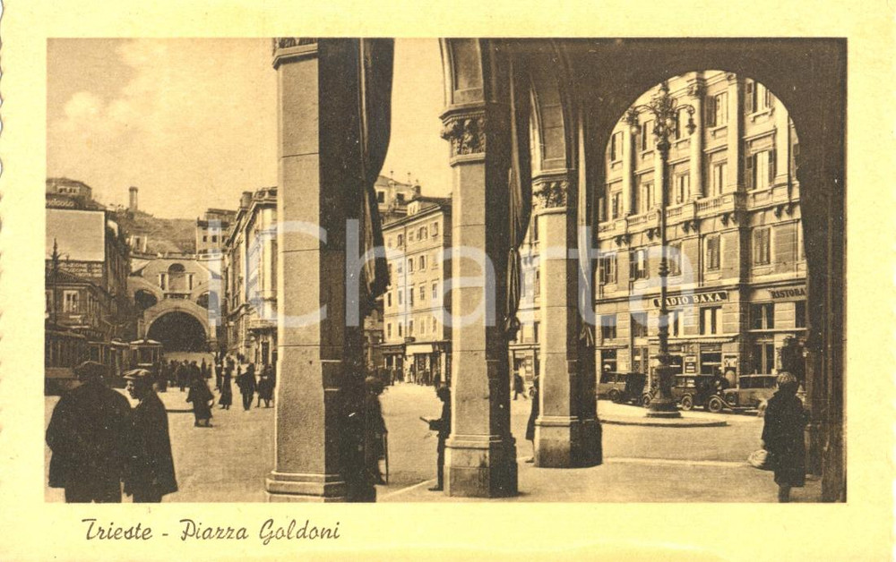 Cartolina originale da collezione 1944 TRIESTE Veduta Piazza GOLDONI  TRAM  AUTO EPOCA Cartolina animata FP VG 1