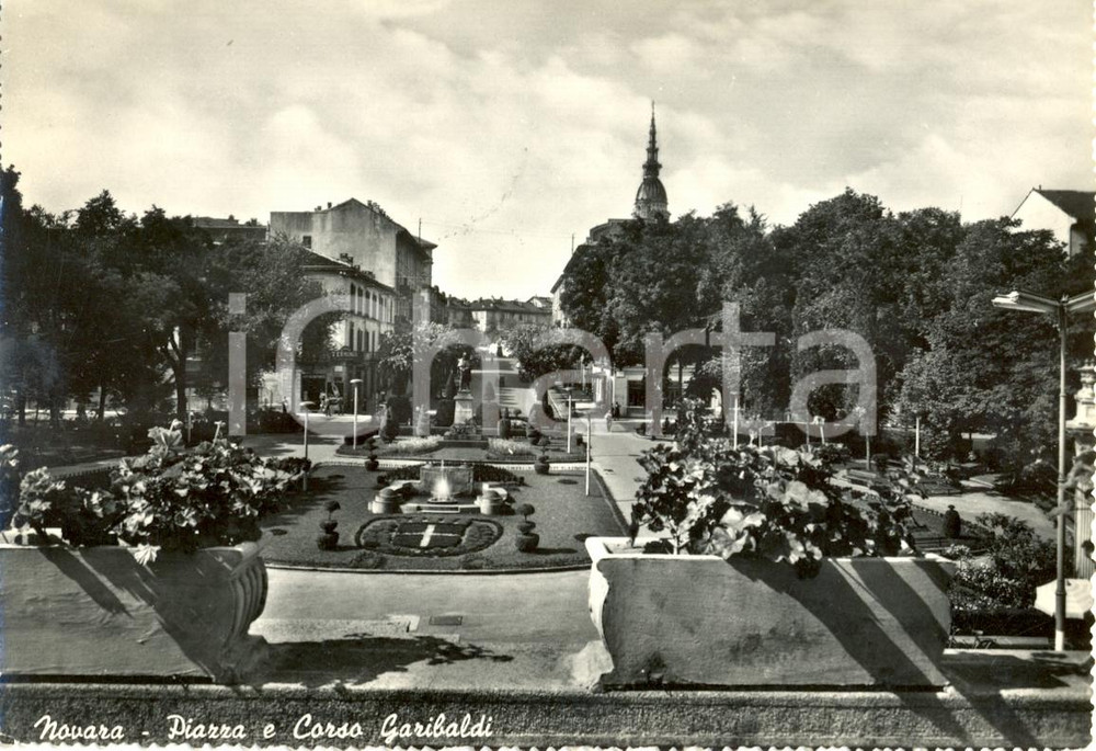 Cartolina originale da collezione 1957 NOVARA Veduta Piazza e Corso Garibaldi Cartolina animata FG VG 1