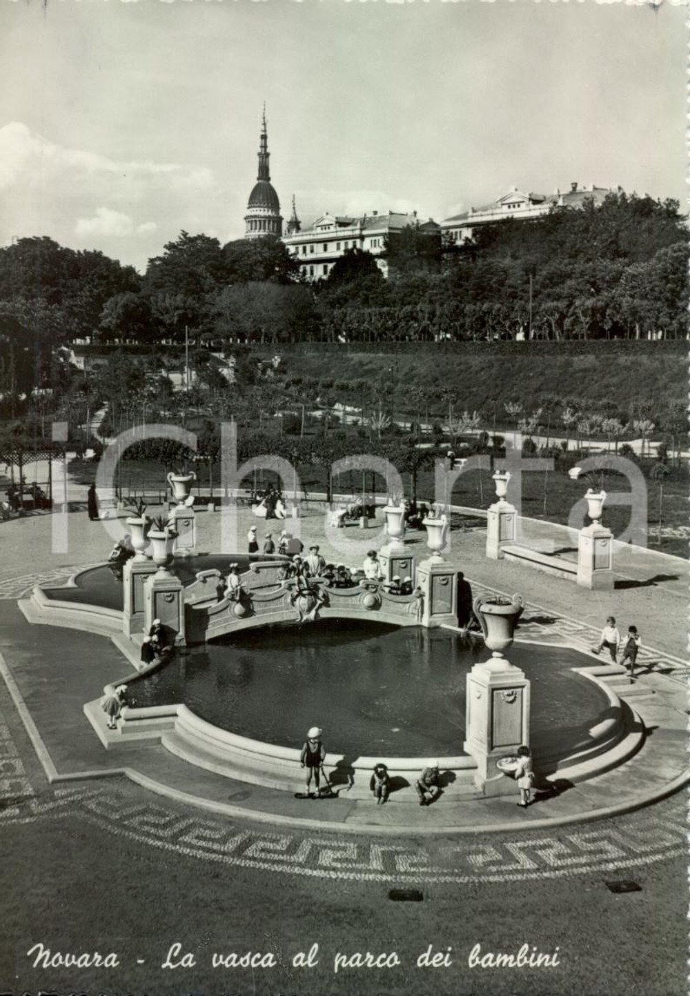 Cartolina originale da collezione 1950 ca NOVARA La vasca al parco dei bambini Cartolina animata FG NV 1