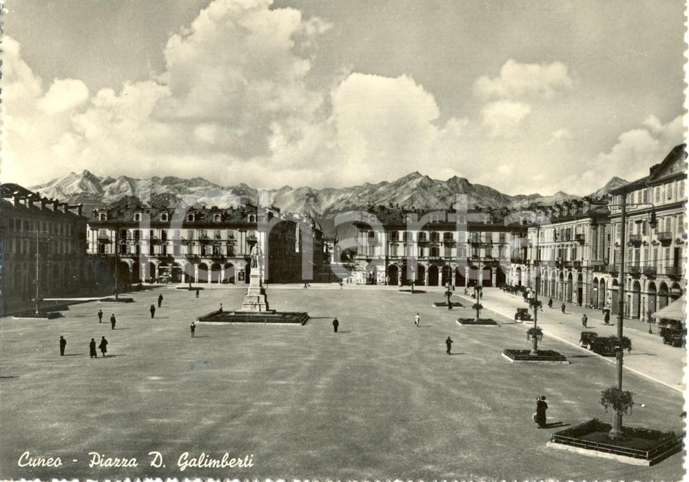 Cartolina originale da collezione 1956 CUNEO Veduta di PIAZZA DUCCIO GALIMBERTI Cartolina animata FG VG 1