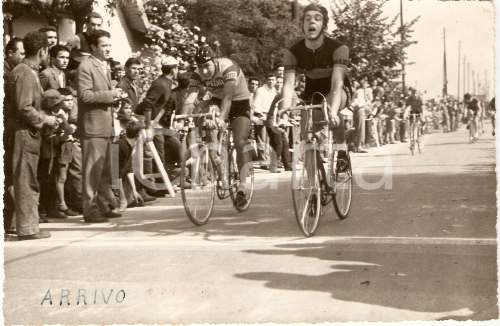 Fotografia d epoca originale 1959 OSPITALETTO DI CORMANO MI I° Coppa ALDO RIVA Arrivo S.C. PEDALE MONZESE 1