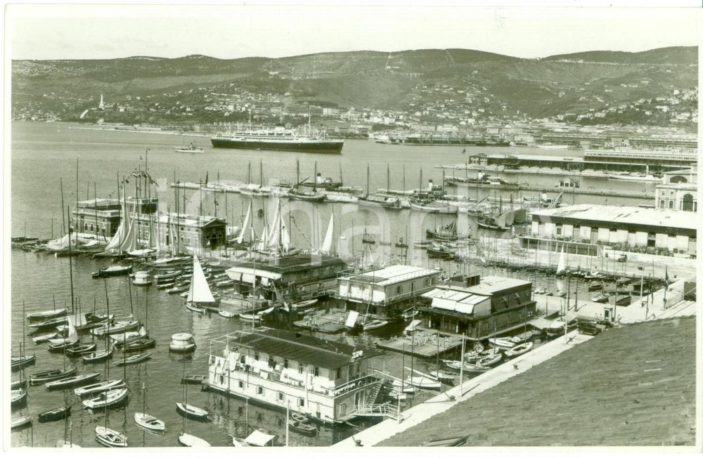 Cartolina originale da collezione 1945 ca TRIESTE Piroscafo entra in porto Cartolina postale FP NV 1