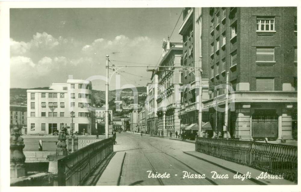 Cartolina originale da collezione 1942 TRIESTE Linea del tram in Piazza DUCA DEGLI ABRUZZI Cartolina FP NV 1