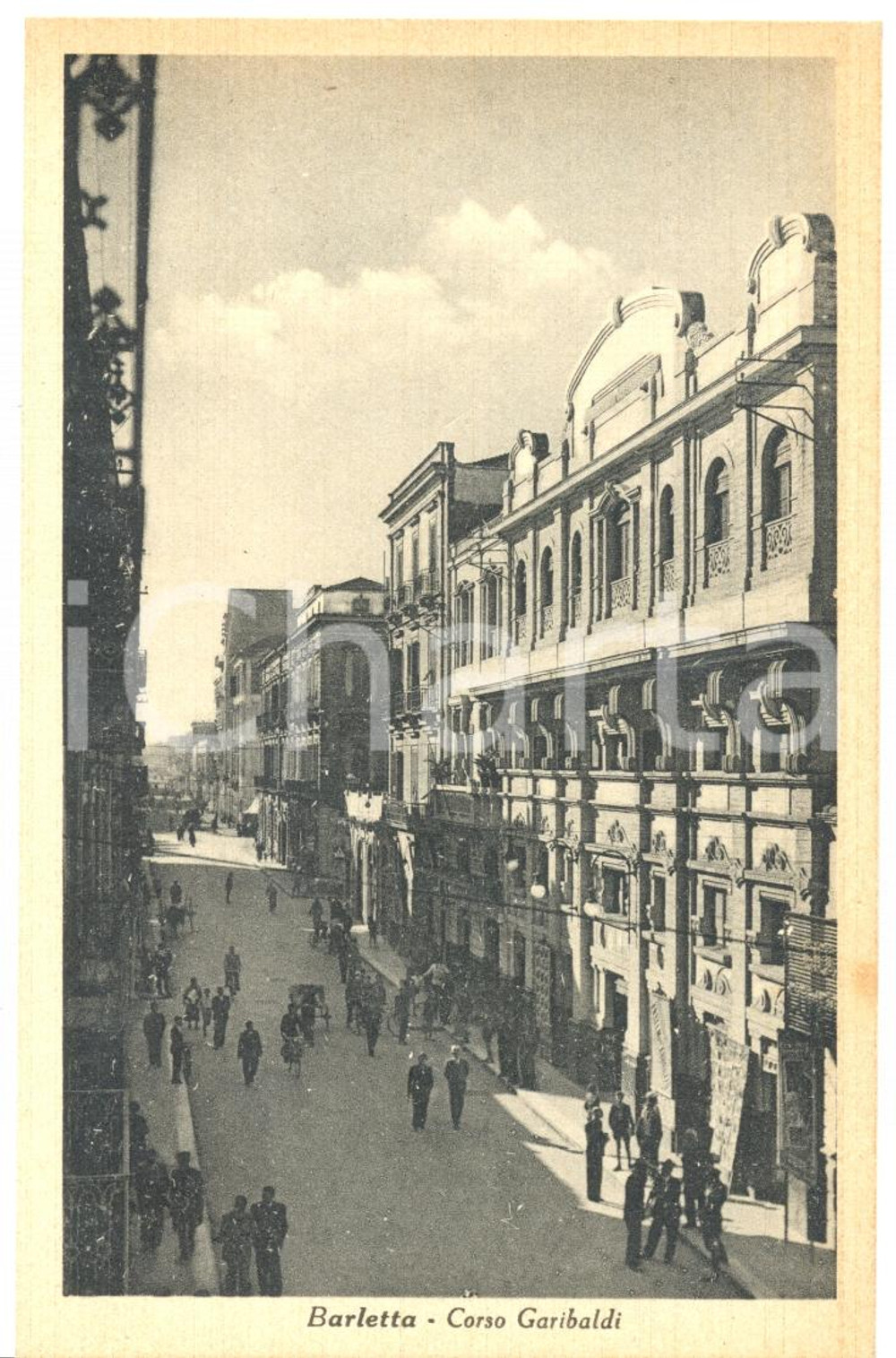 Cartolina originale da collezione 1940 ca BARLETTA Corso GARIBALDI Cartolina postale ANIMATA FP NV 1