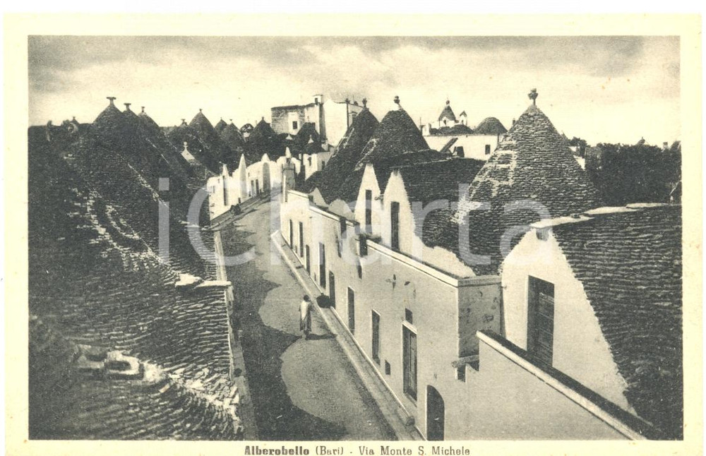 Cartolina originale da collezione 1945 ca ALBEROBELLO BA Trulli in via MONTE SAN MICHELE Cartolina ANIMATA FP NV 1
